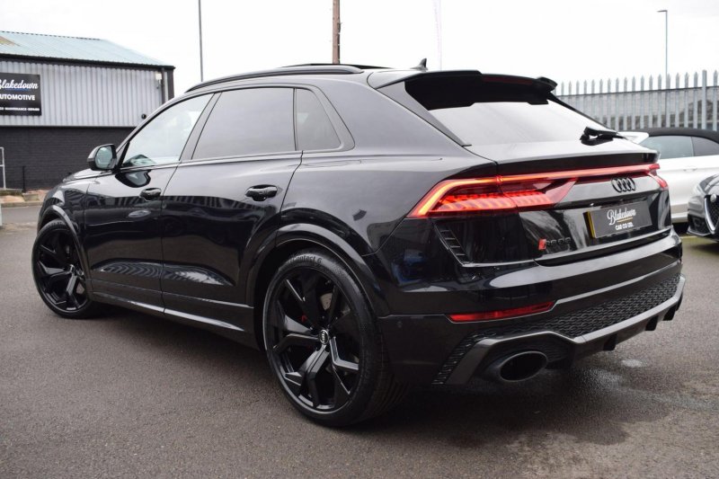 AUDI RSQ8