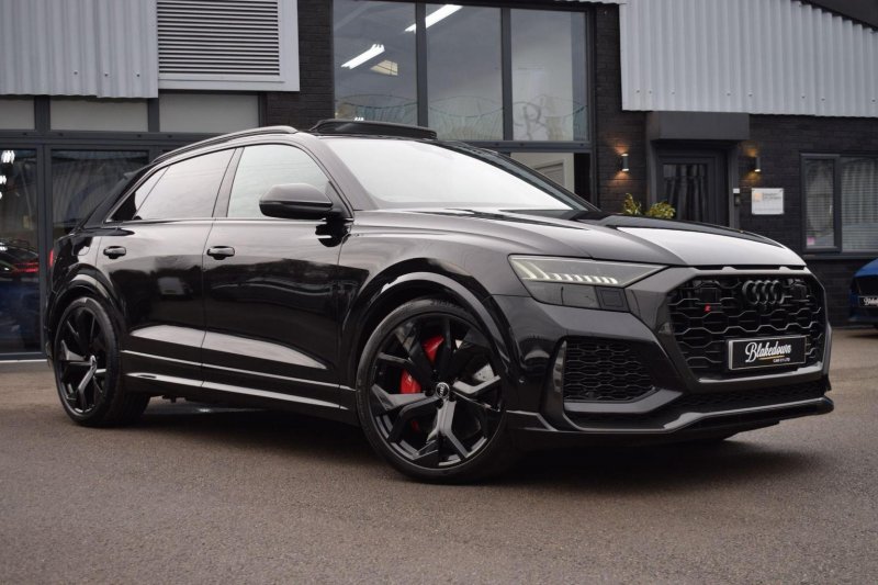 AUDI RSQ8