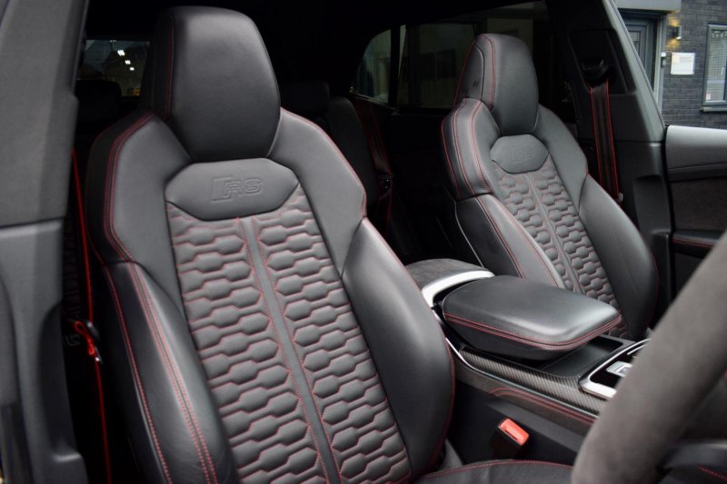 AUDI RSQ8