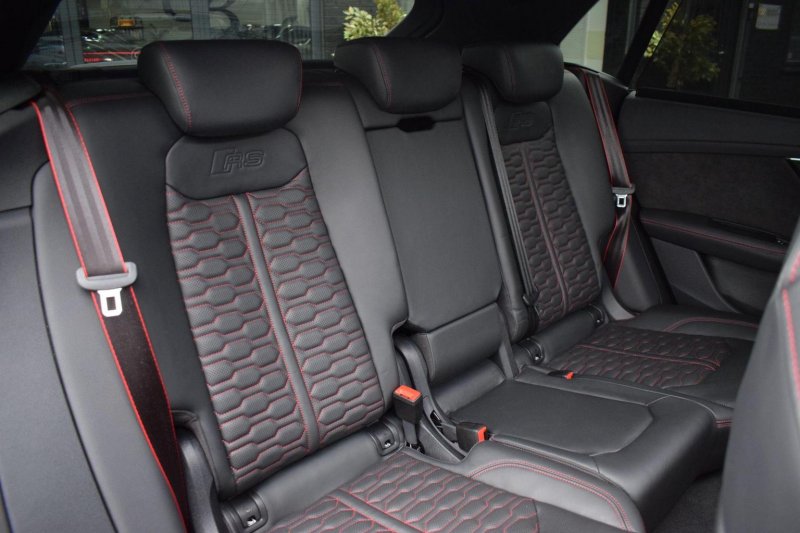 AUDI RSQ8