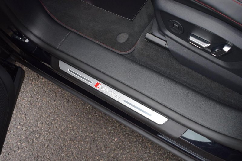 AUDI RSQ8