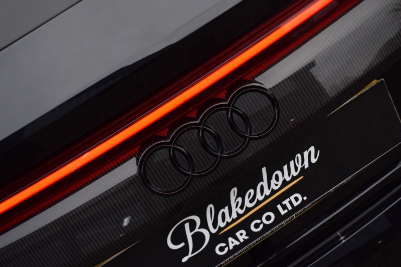 AUDI RSQ8