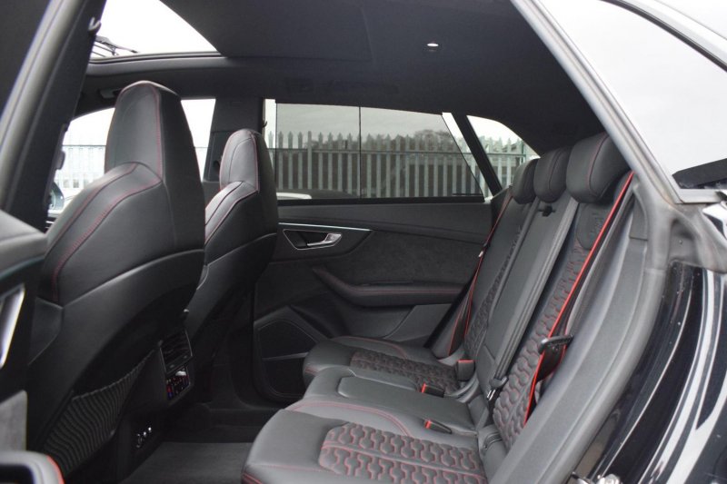 AUDI RSQ8