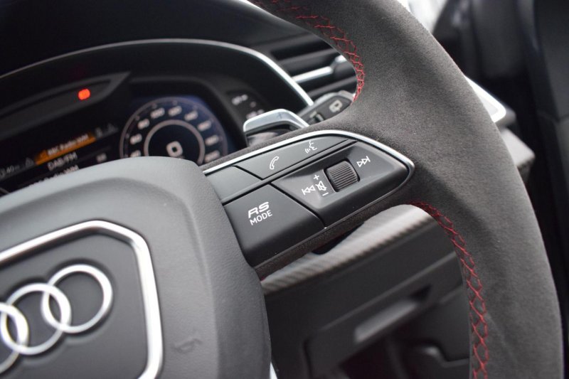 AUDI RSQ8