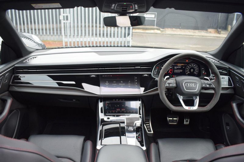 AUDI RSQ8