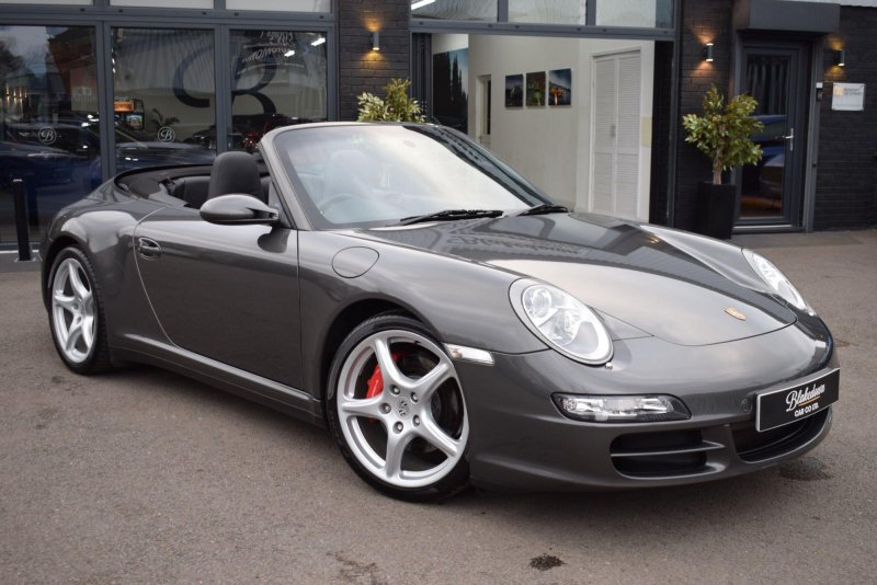 PORSCHE 911