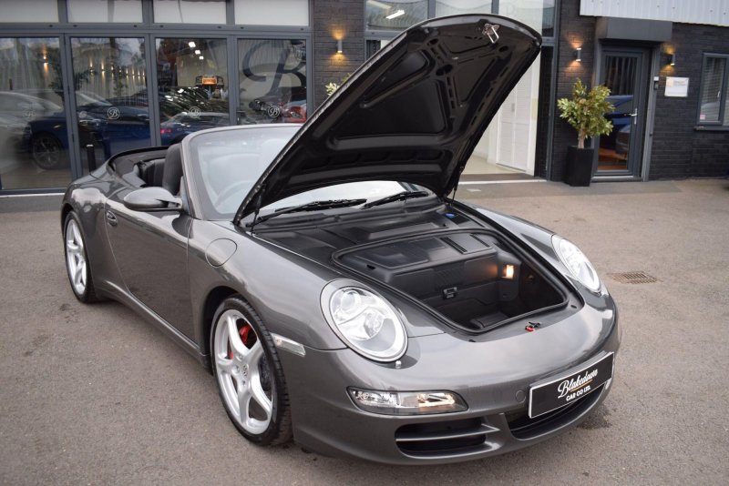 PORSCHE 911