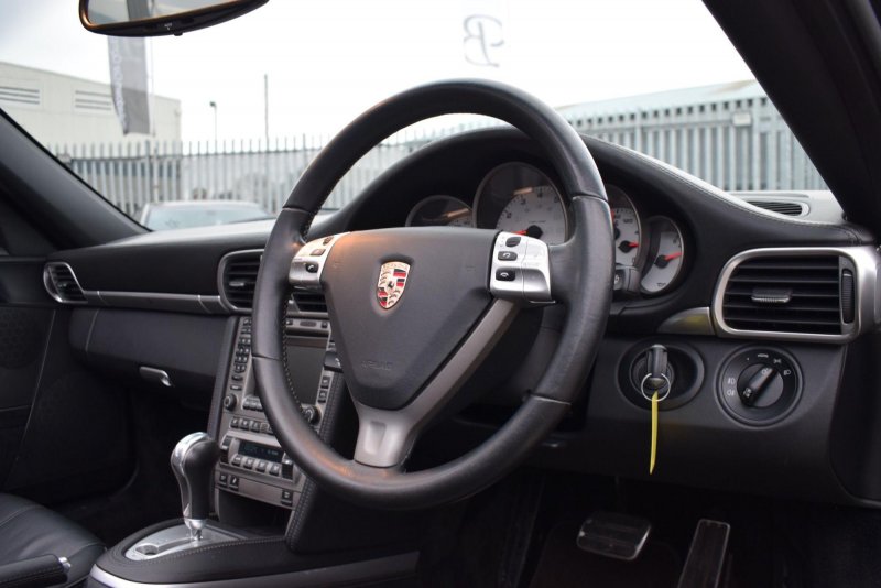 PORSCHE 911