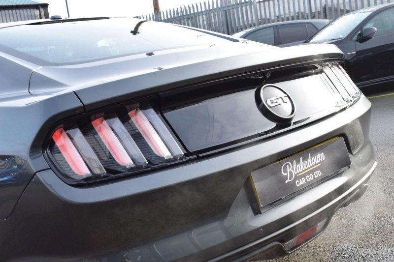 FORD MUSTANG