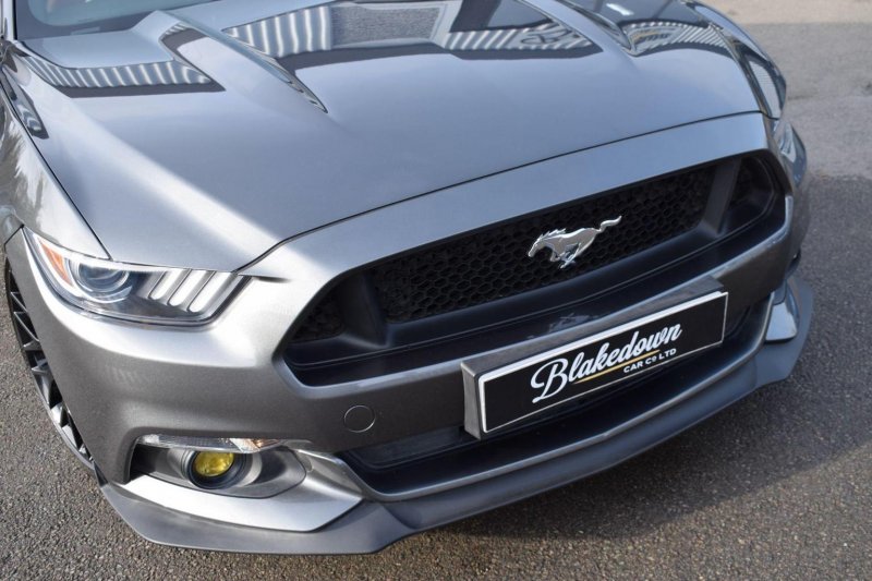 FORD MUSTANG