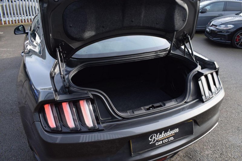 FORD MUSTANG