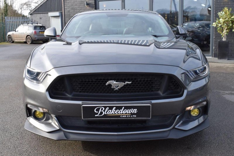 FORD MUSTANG