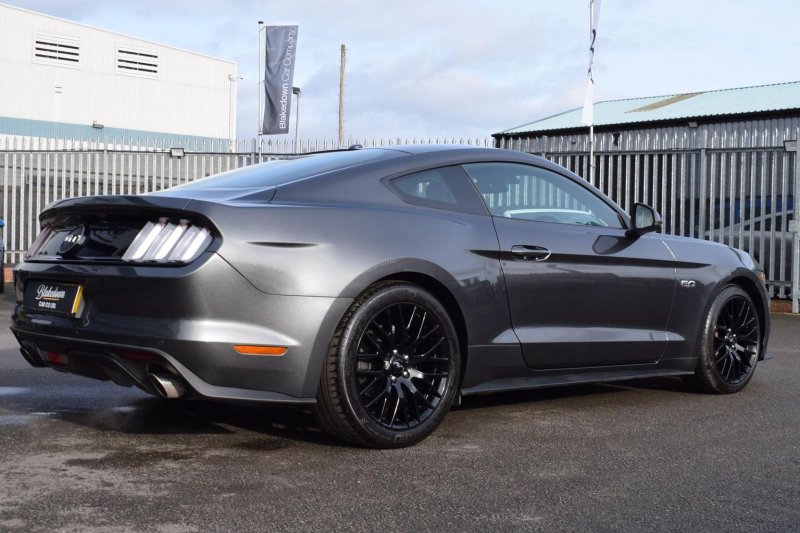 FORD MUSTANG