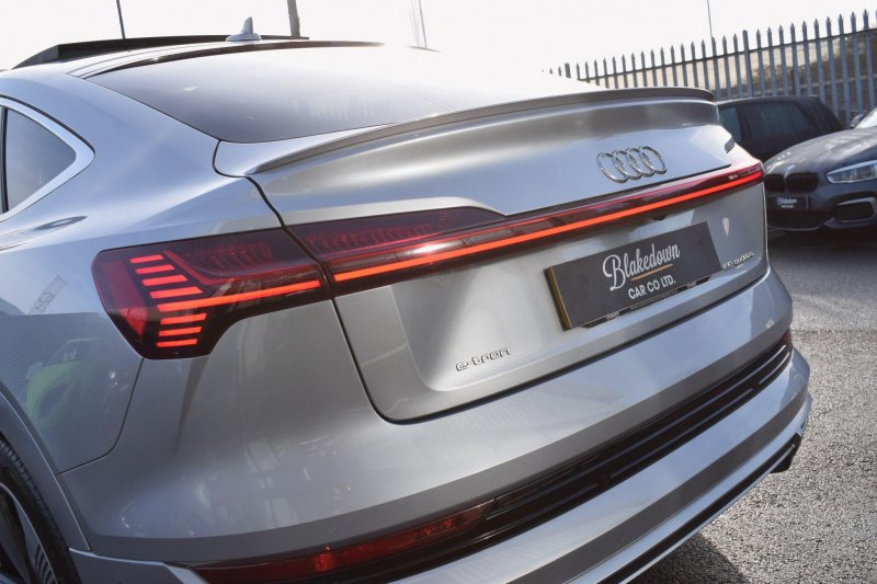AUDI E-TRON