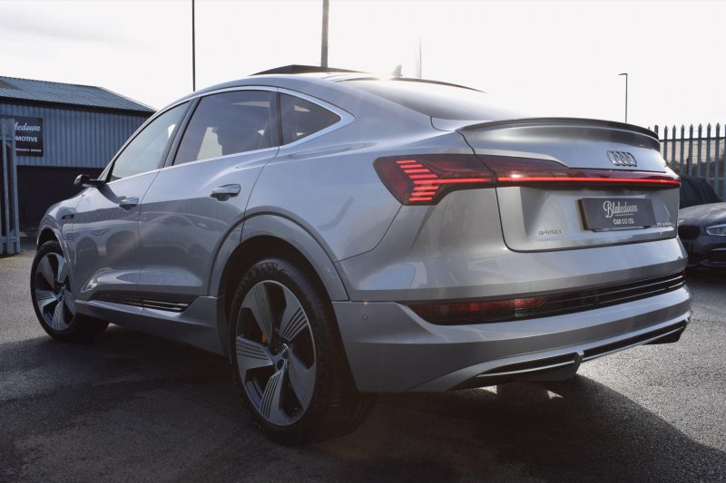 AUDI E-TRON