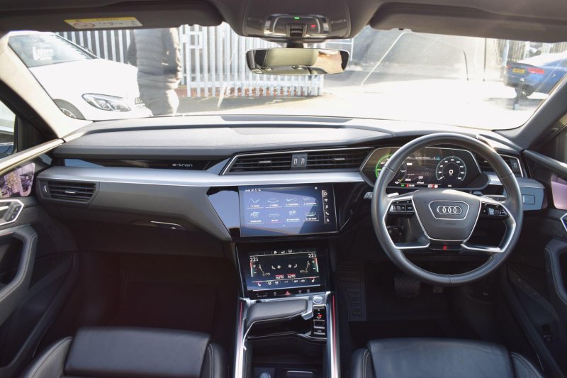 AUDI E-TRON