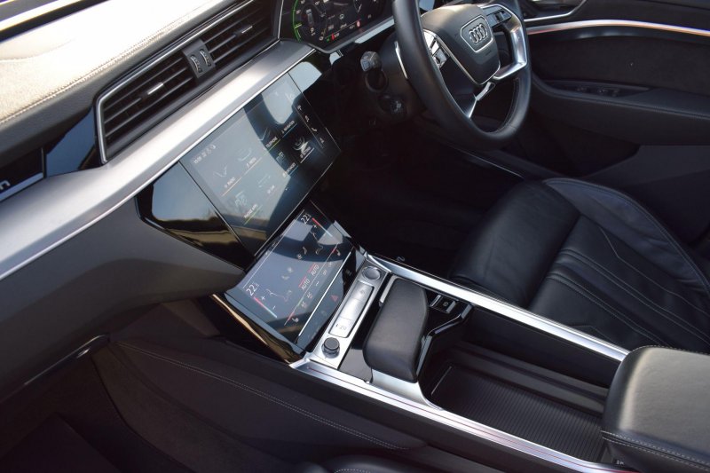 AUDI E-TRON