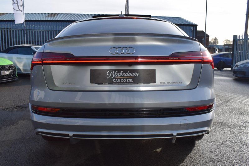 AUDI E-TRON