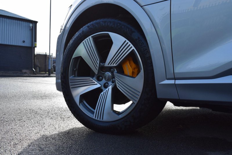 AUDI E-TRON