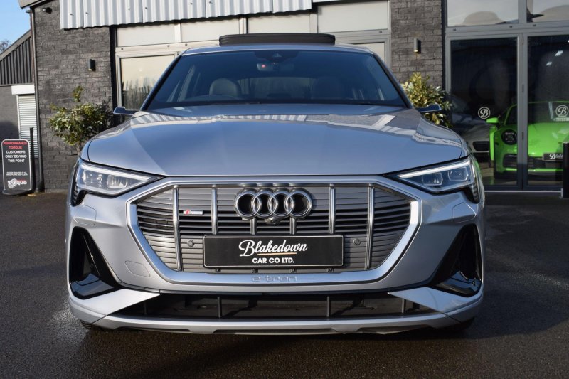 AUDI E-TRON