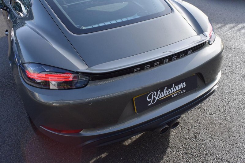 PORSCHE 718