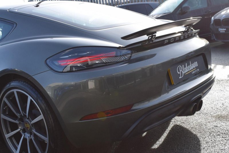 PORSCHE 718