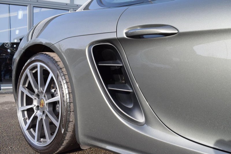 PORSCHE 718