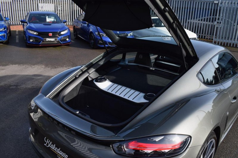 PORSCHE 718