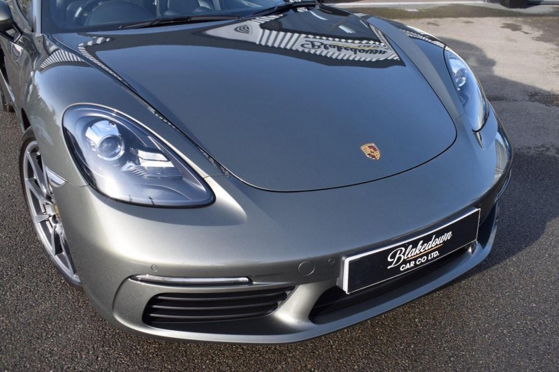 PORSCHE 718