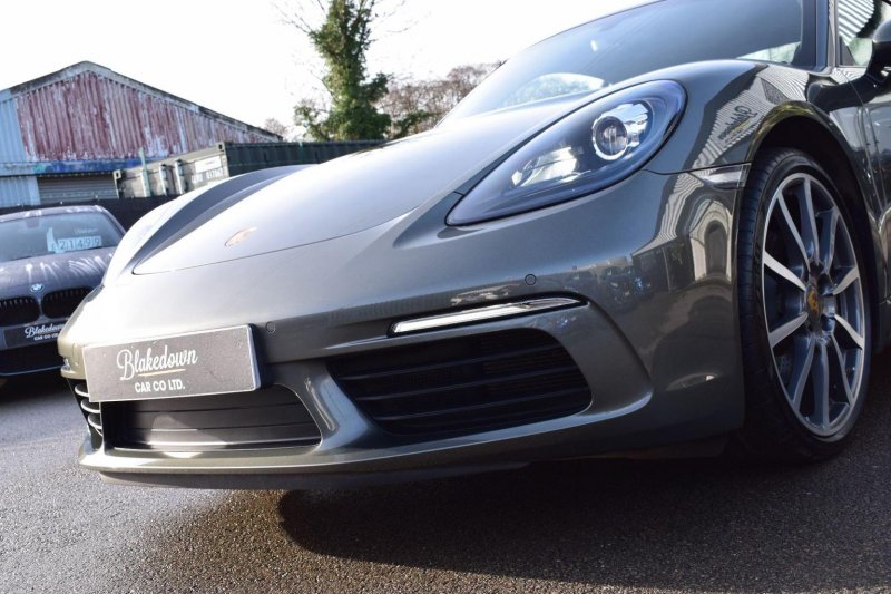 PORSCHE 718