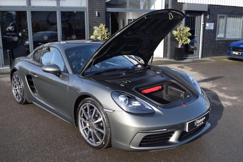 PORSCHE 718