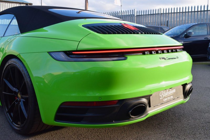 PORSCHE 911