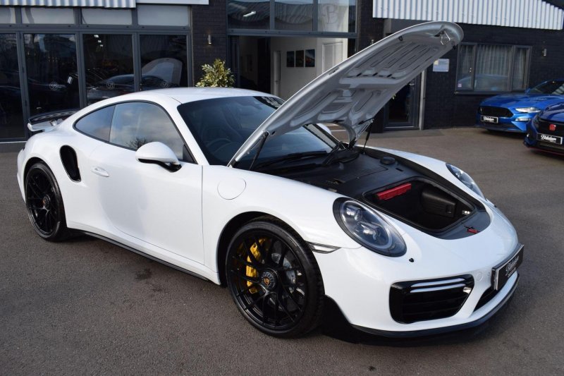 PORSCHE 911