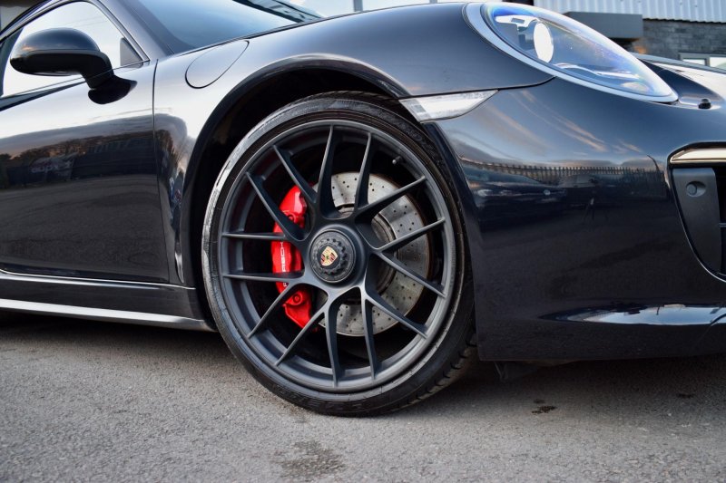 PORSCHE 911