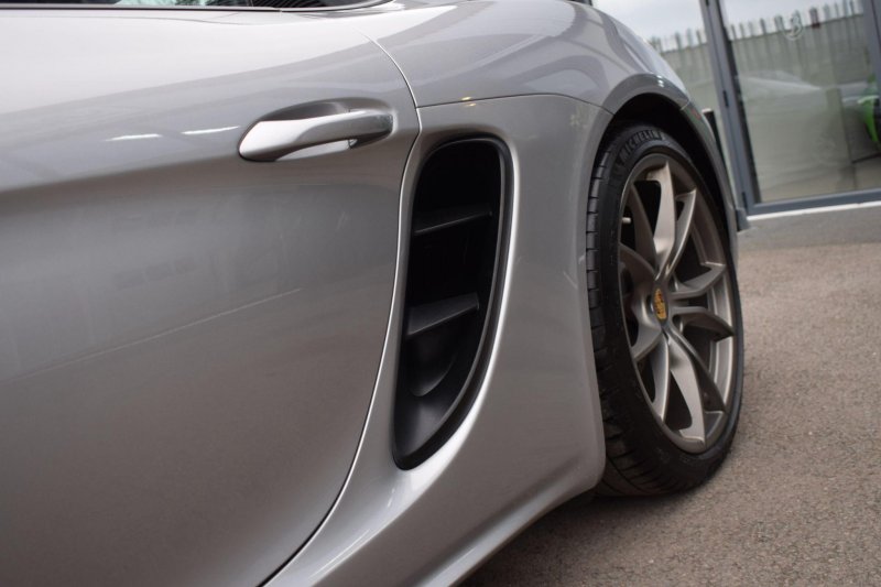 PORSCHE 718