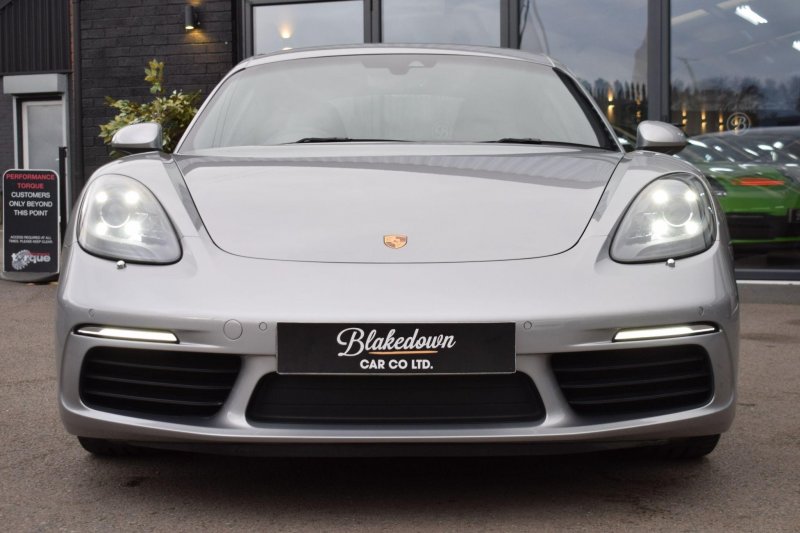 PORSCHE 718