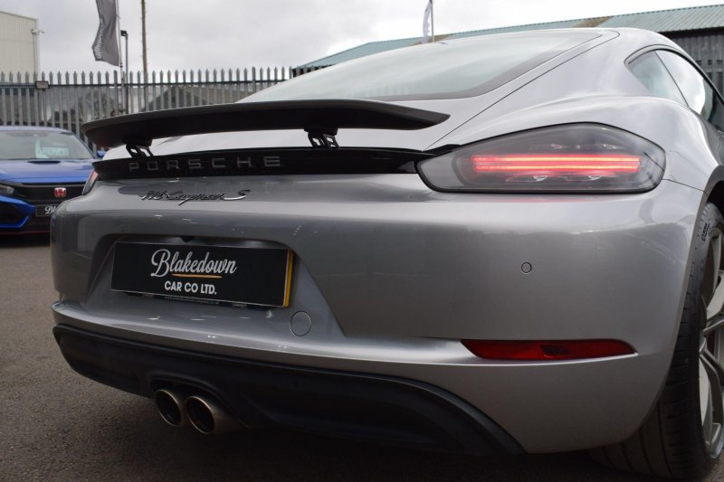 PORSCHE 718