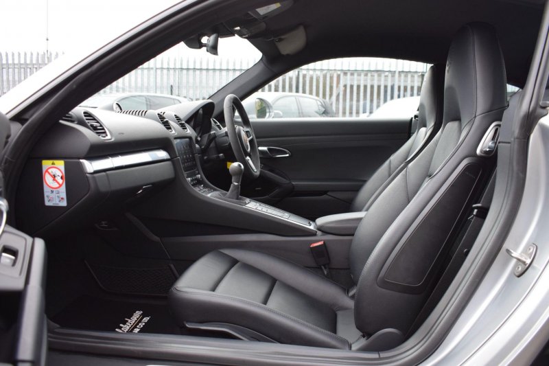 PORSCHE 718
