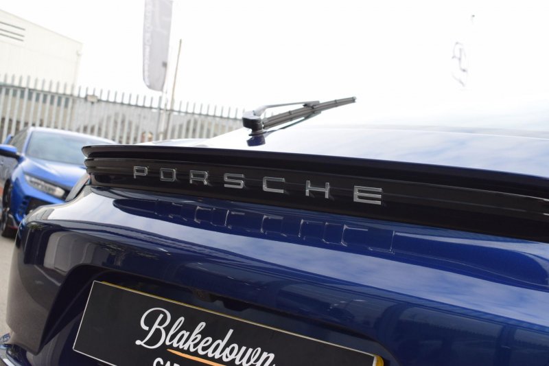 PORSCHE 718