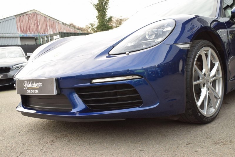 PORSCHE 718