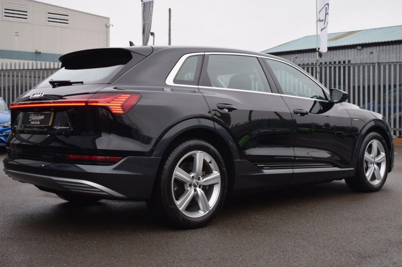 AUDI E-TRON
