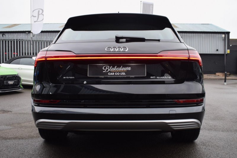 AUDI E-TRON