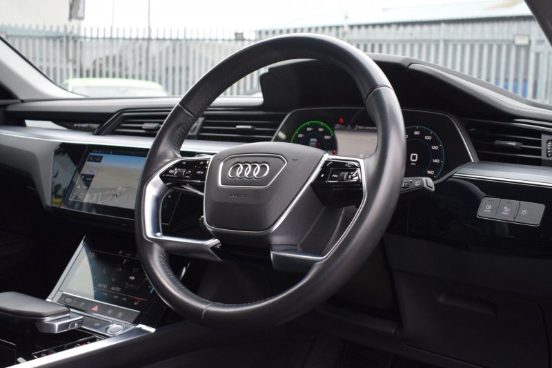 AUDI E-TRON