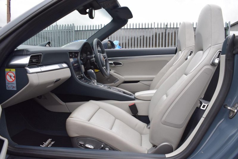 PORSCHE 911