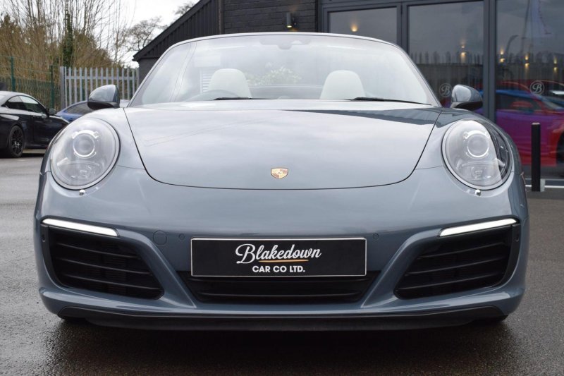 PORSCHE 911