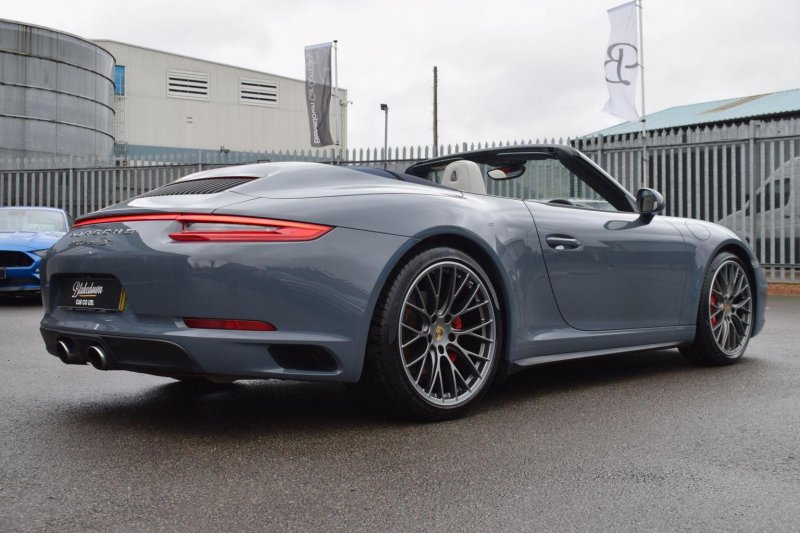 PORSCHE 911