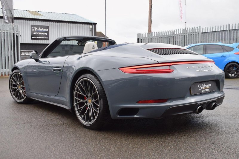 PORSCHE 911