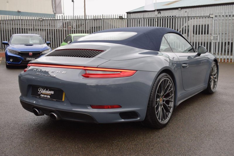 PORSCHE 911