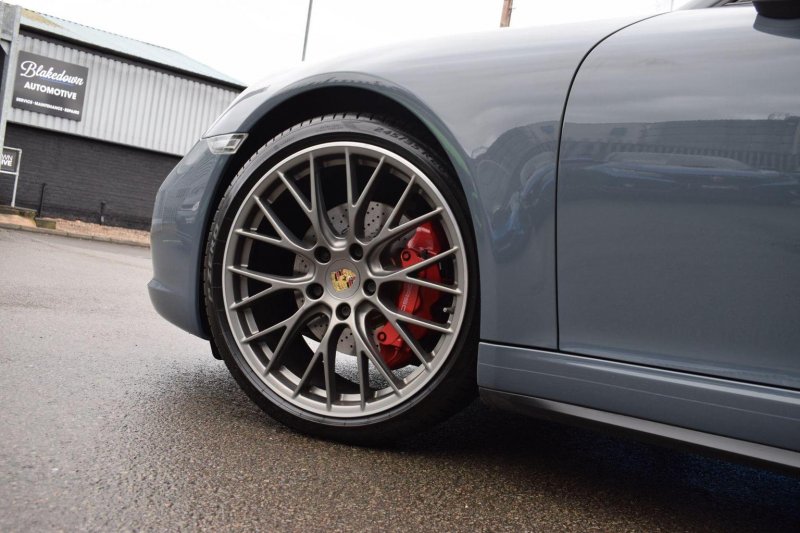 PORSCHE 911