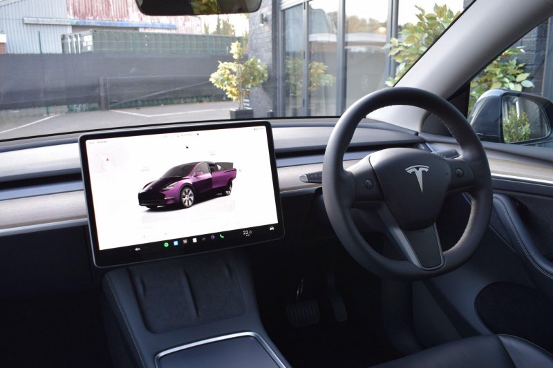 TESLA MODEL Y